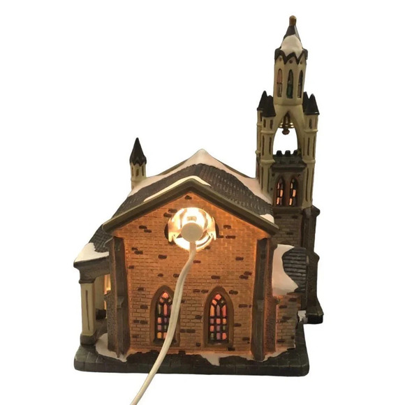 Vintage Norman Rockwell Collection "Freedom to Worship" Porcelain Lighted Church - Picture 8 of 9